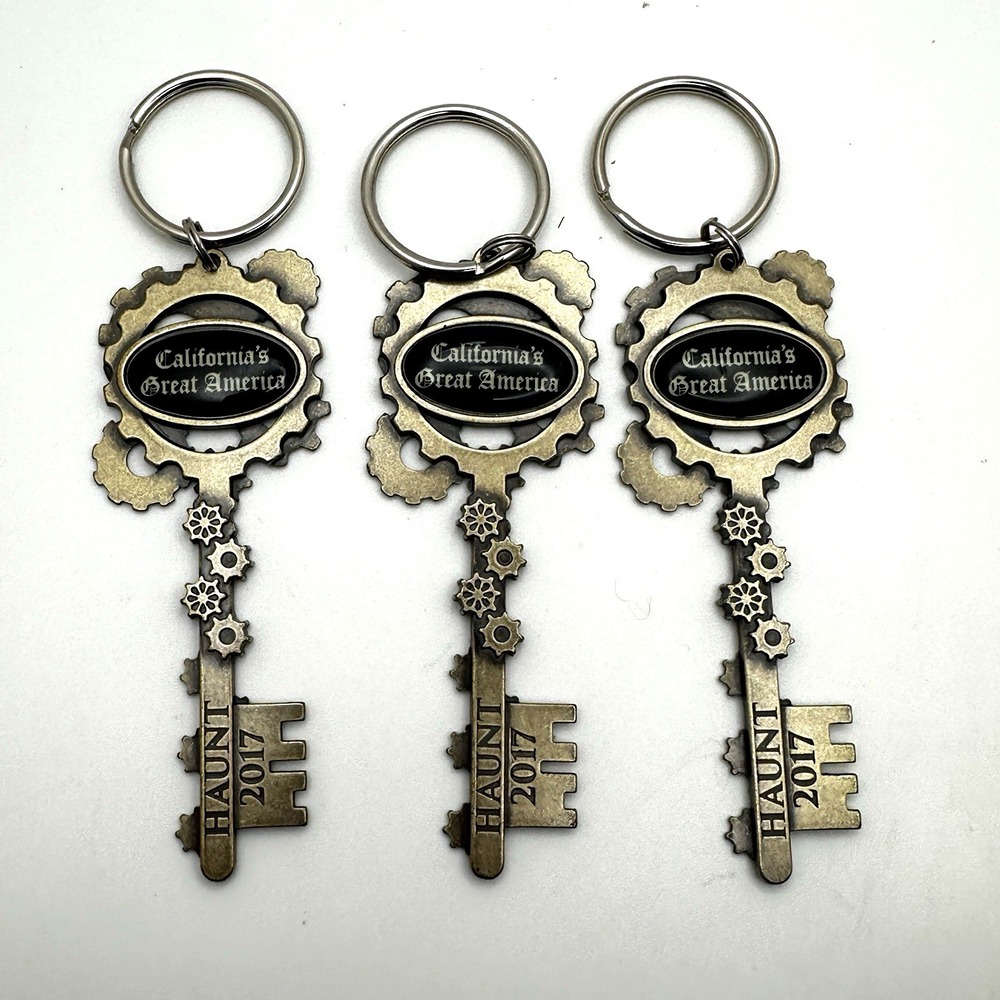 California‎ Great America Haunt 2017 Keychain Lot 3 Steampunk Gear Keys